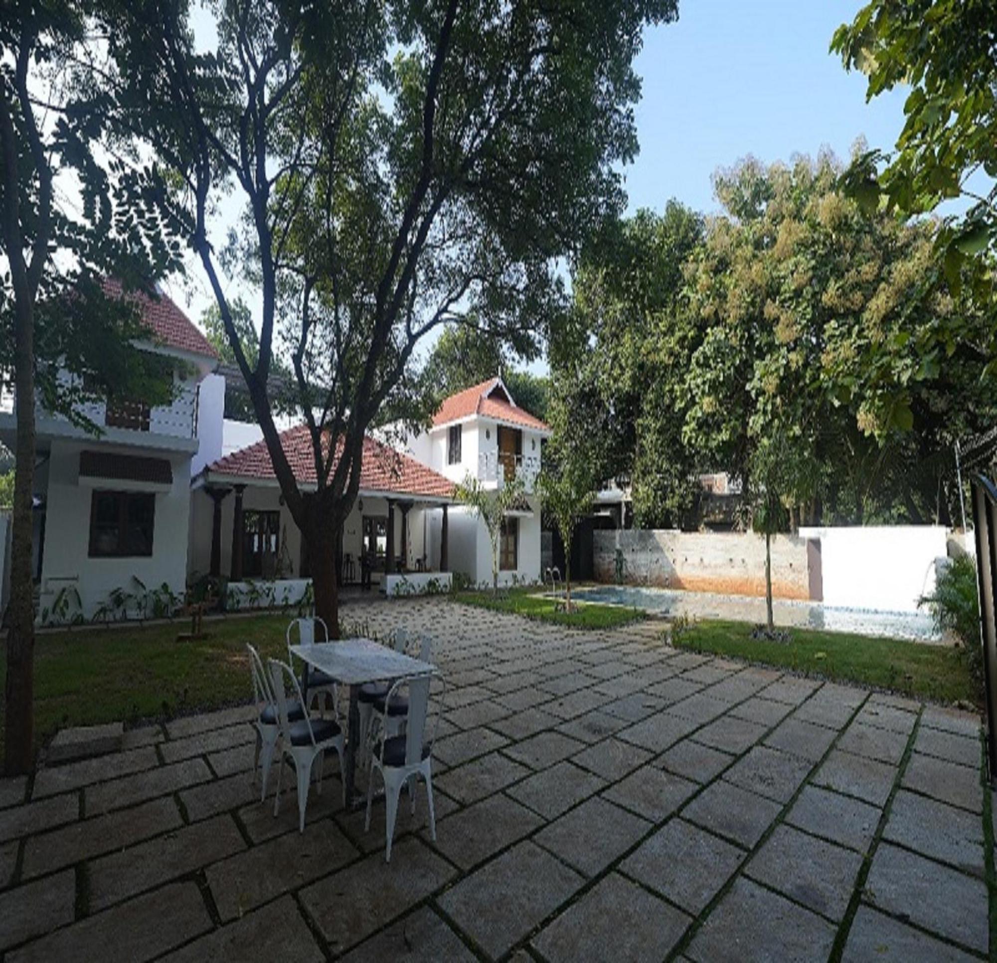 Courtyard Castle Heritage Resort Пондичери Екстериор снимка